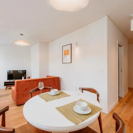 Mary Orange - No 232 1 - Stylish & Bright Two-bedroom Lisboa